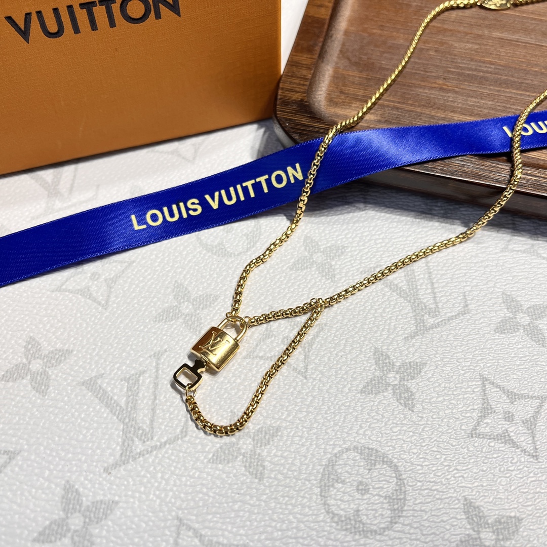 LV gold key lock necklace 109261