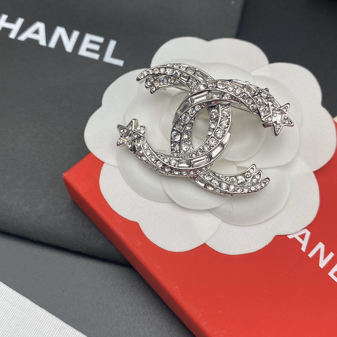 C077 Chanel brooch 109206