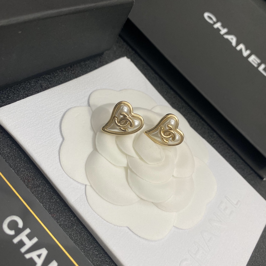 A753 Chanel heart earrings 109344