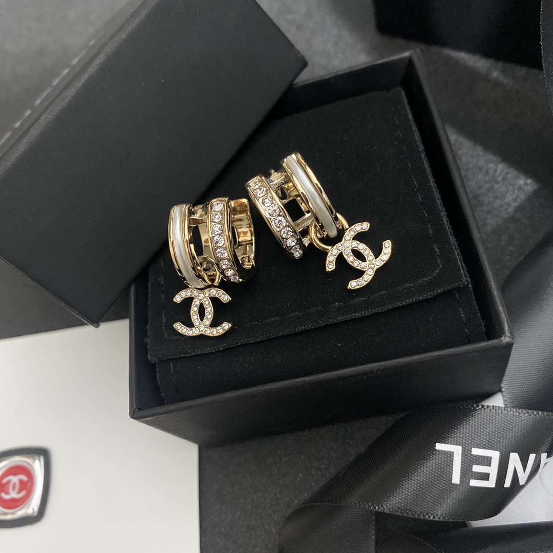 A284 Chanel earrings 108235