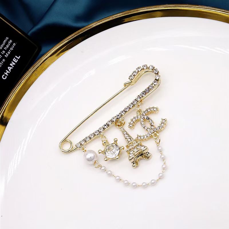 Chanel brooch 109263