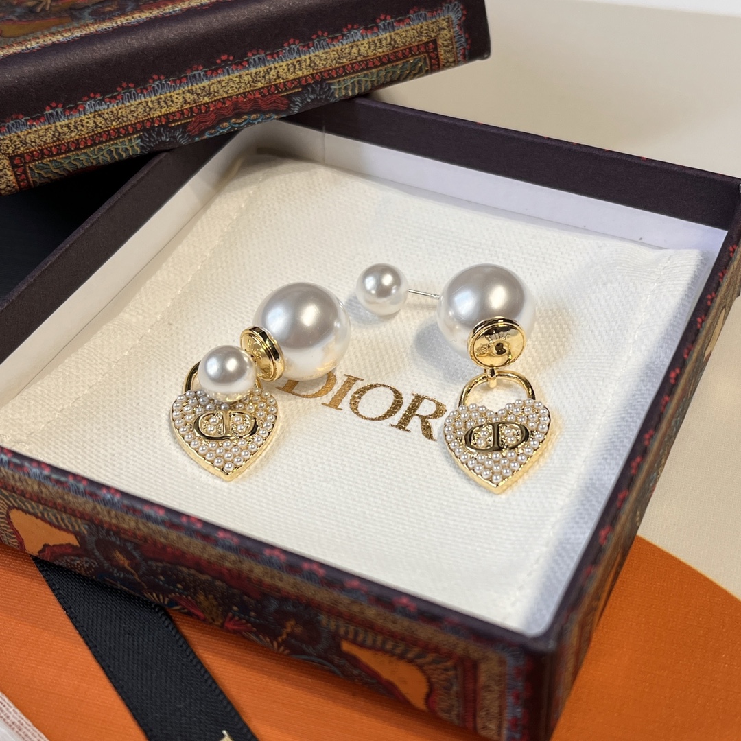 A740 Dior pearls earrings 109284
