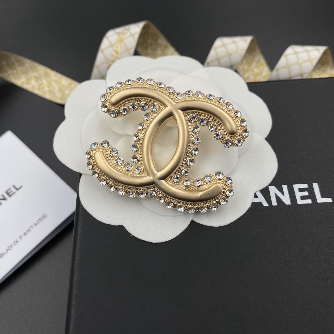 C207 Chanel brooch 107434