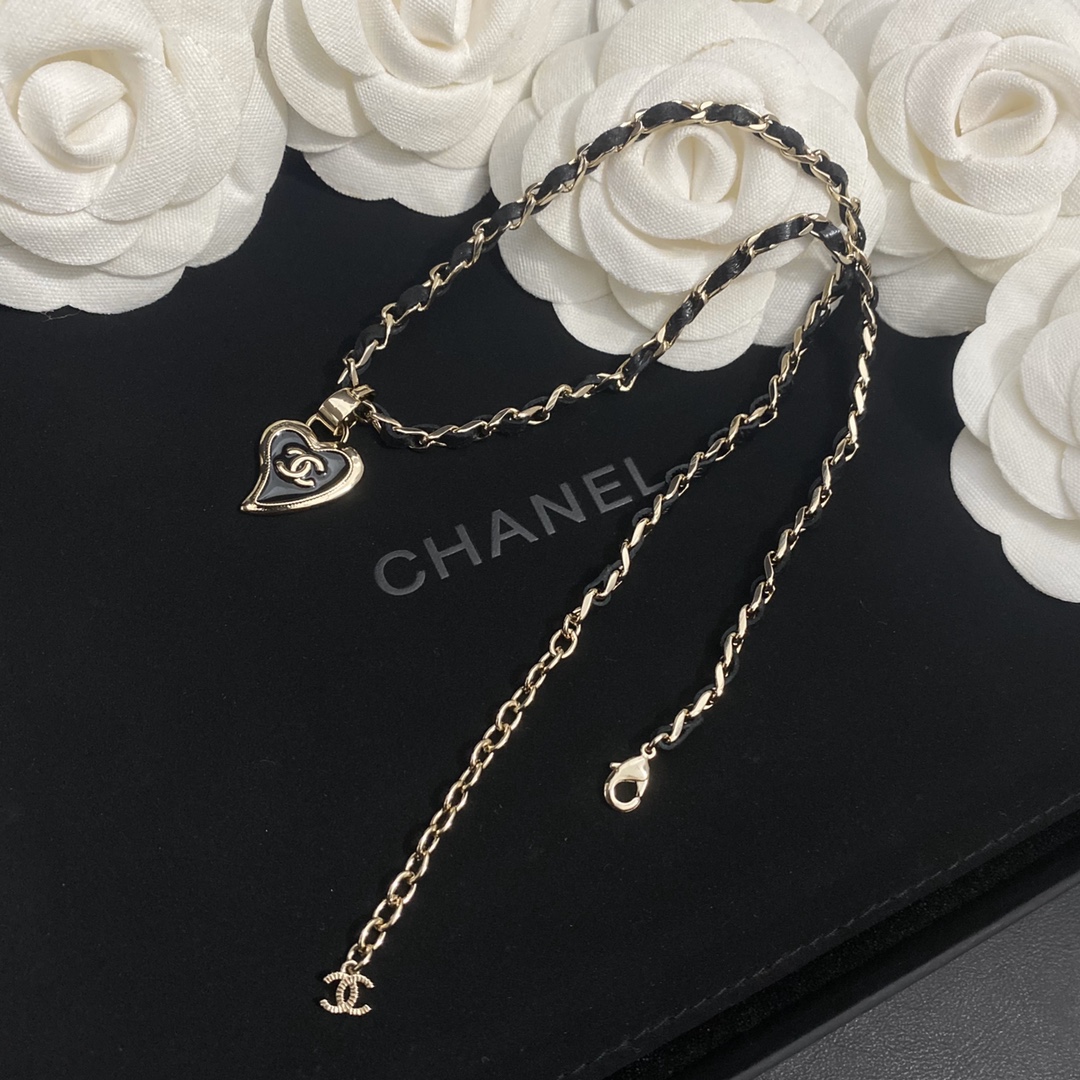 B221 Chanel necklace 109370