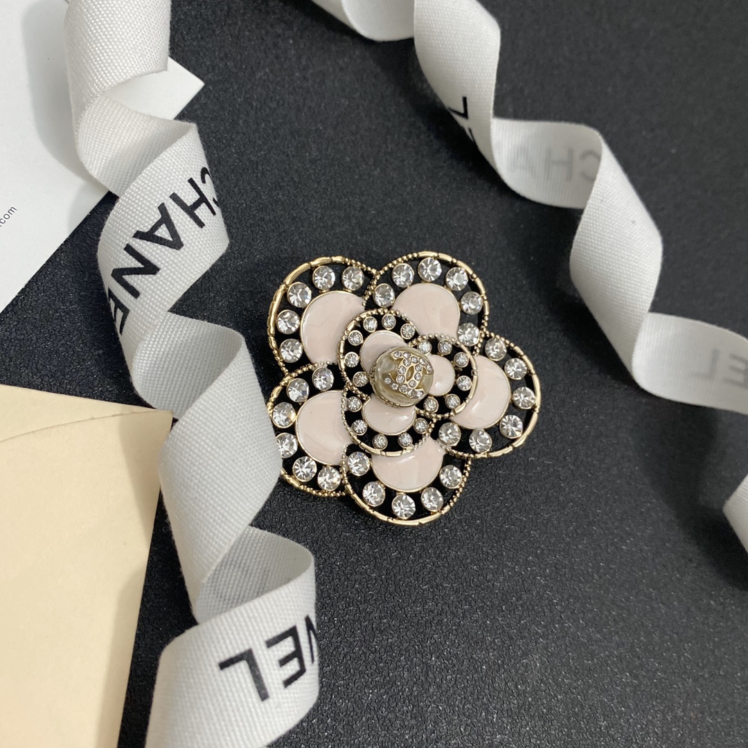 C128  Chanel brooch 109368