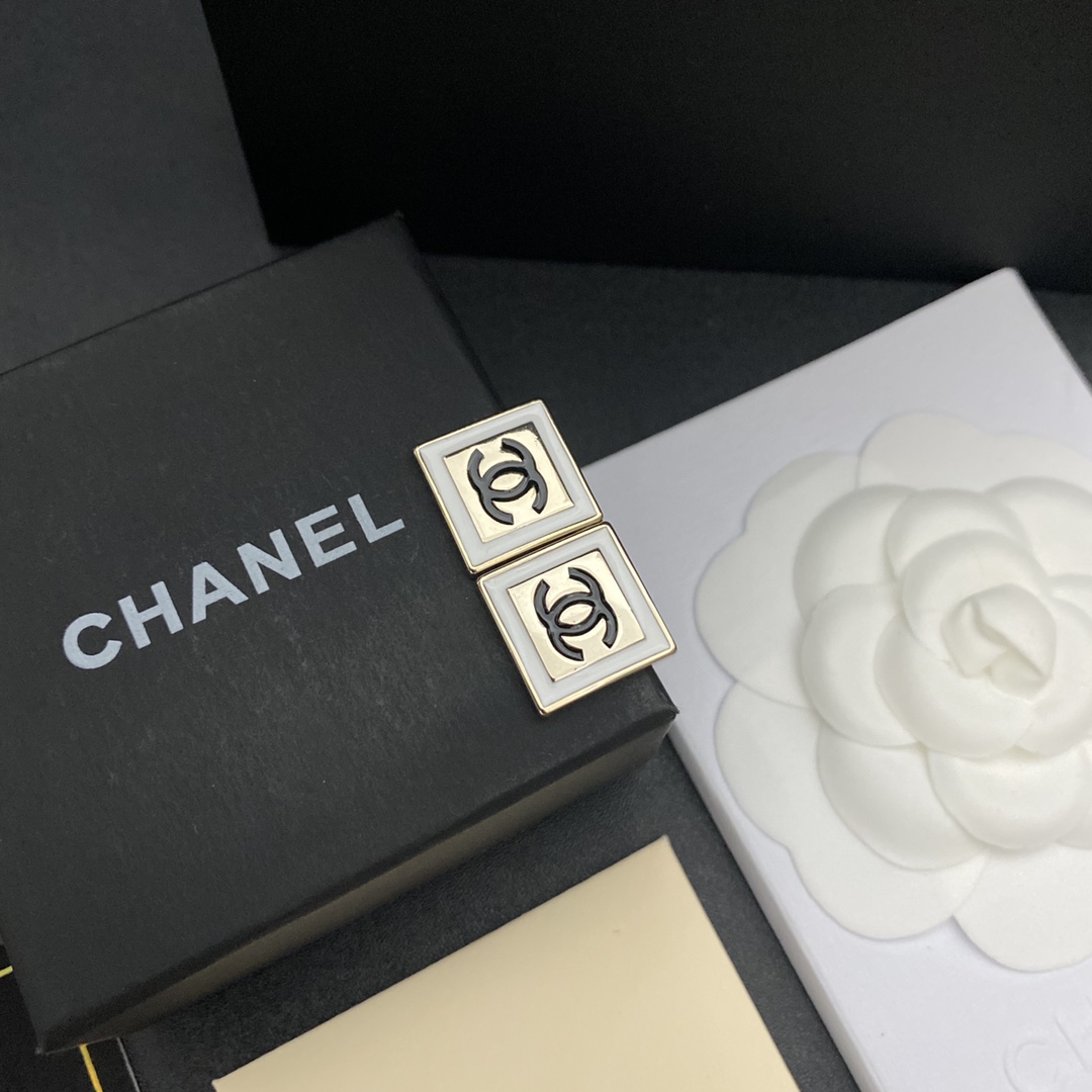 A896  Chanel earrings 106649