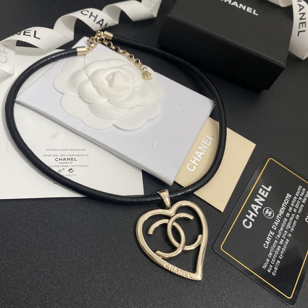 B079 Chanel lambskin necklace 109357