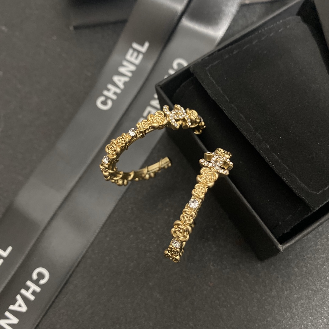 A303  Chanel hoop earrings 109326