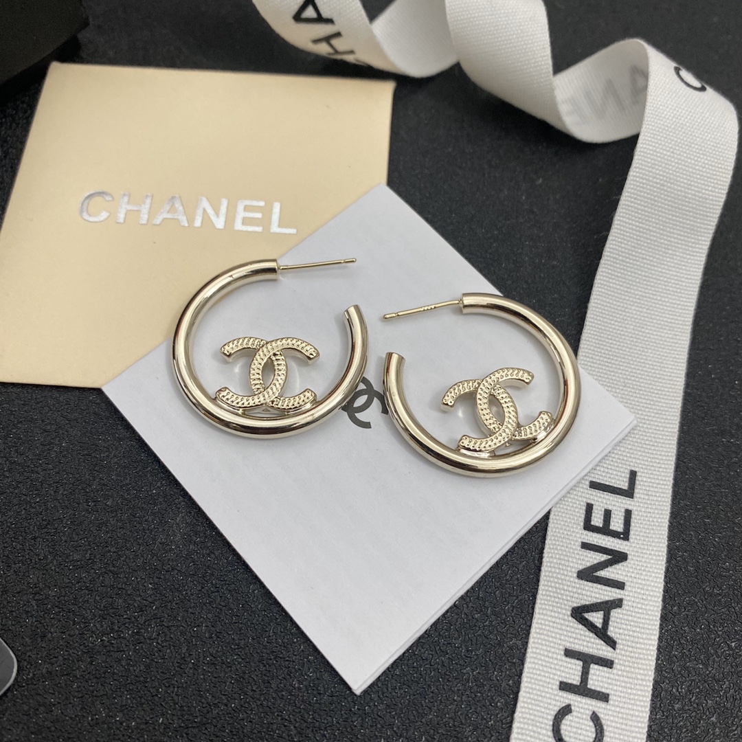 A385 Chanel earrings 109320