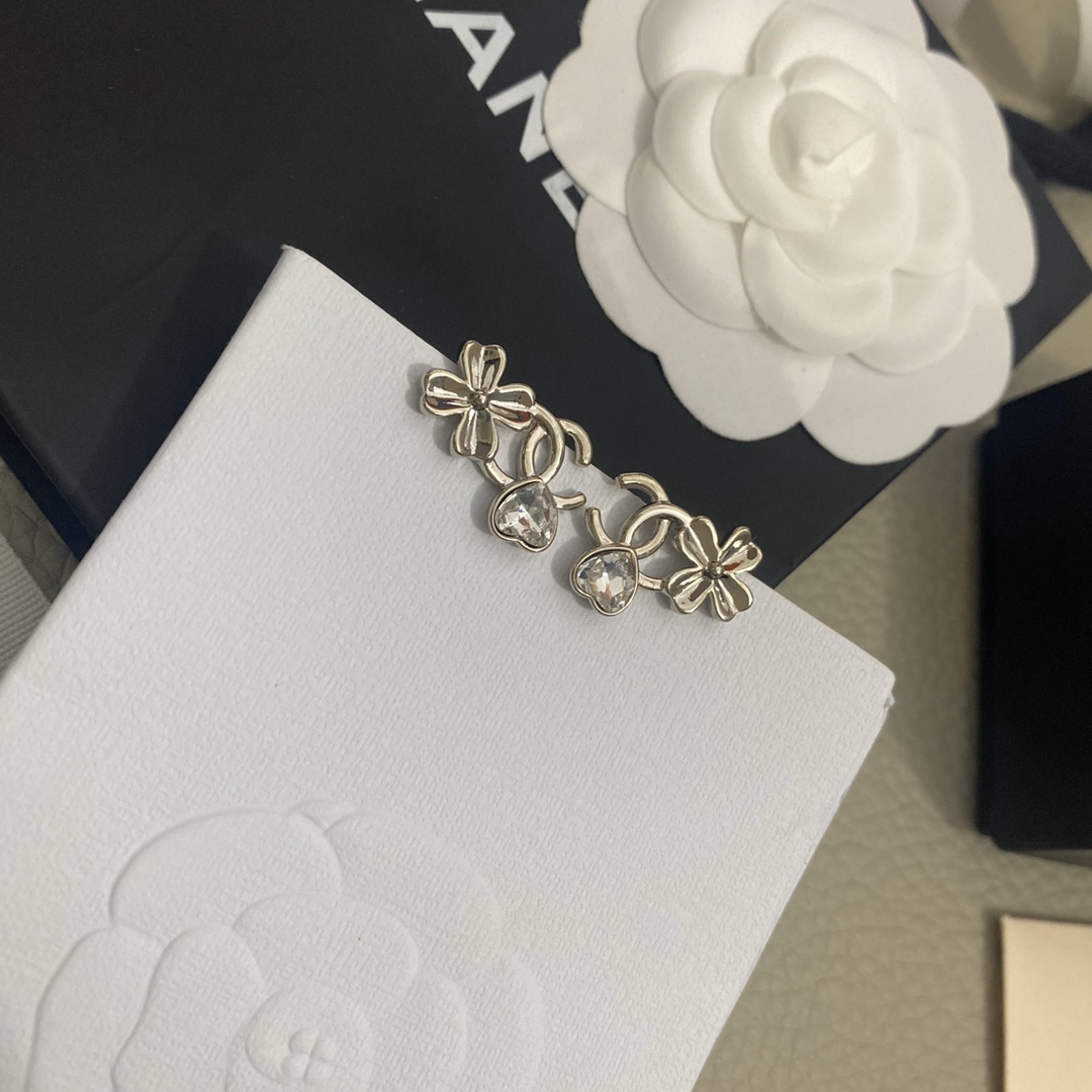 A384 Chanel earrings 109317