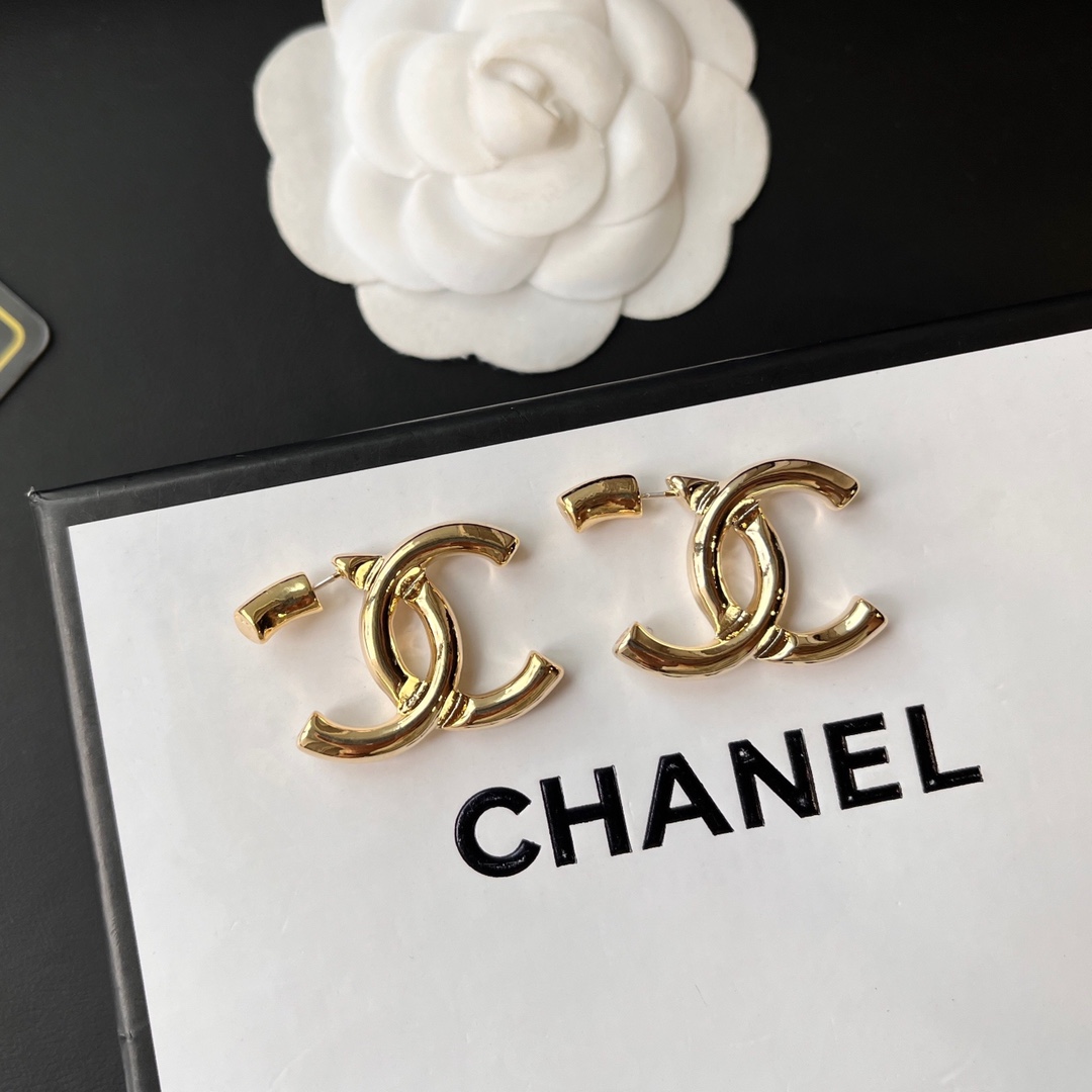 A751   Chanel earrings