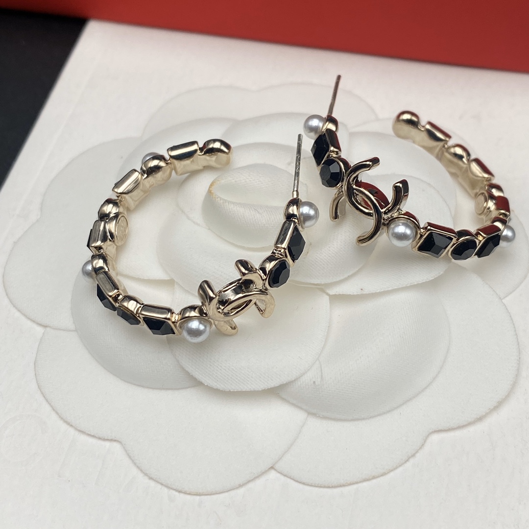 A935 Chanel hoop black earrings