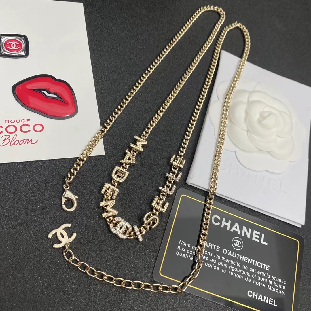 B397 Chanel long necklace