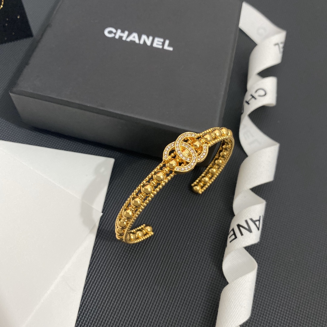B132 Chanel gold bracelet 109453