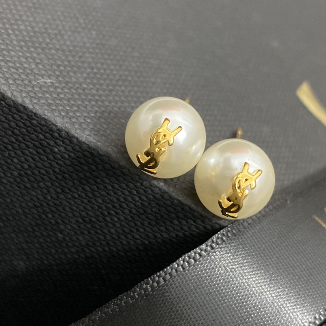 A995  YSL pearls earrings 109434