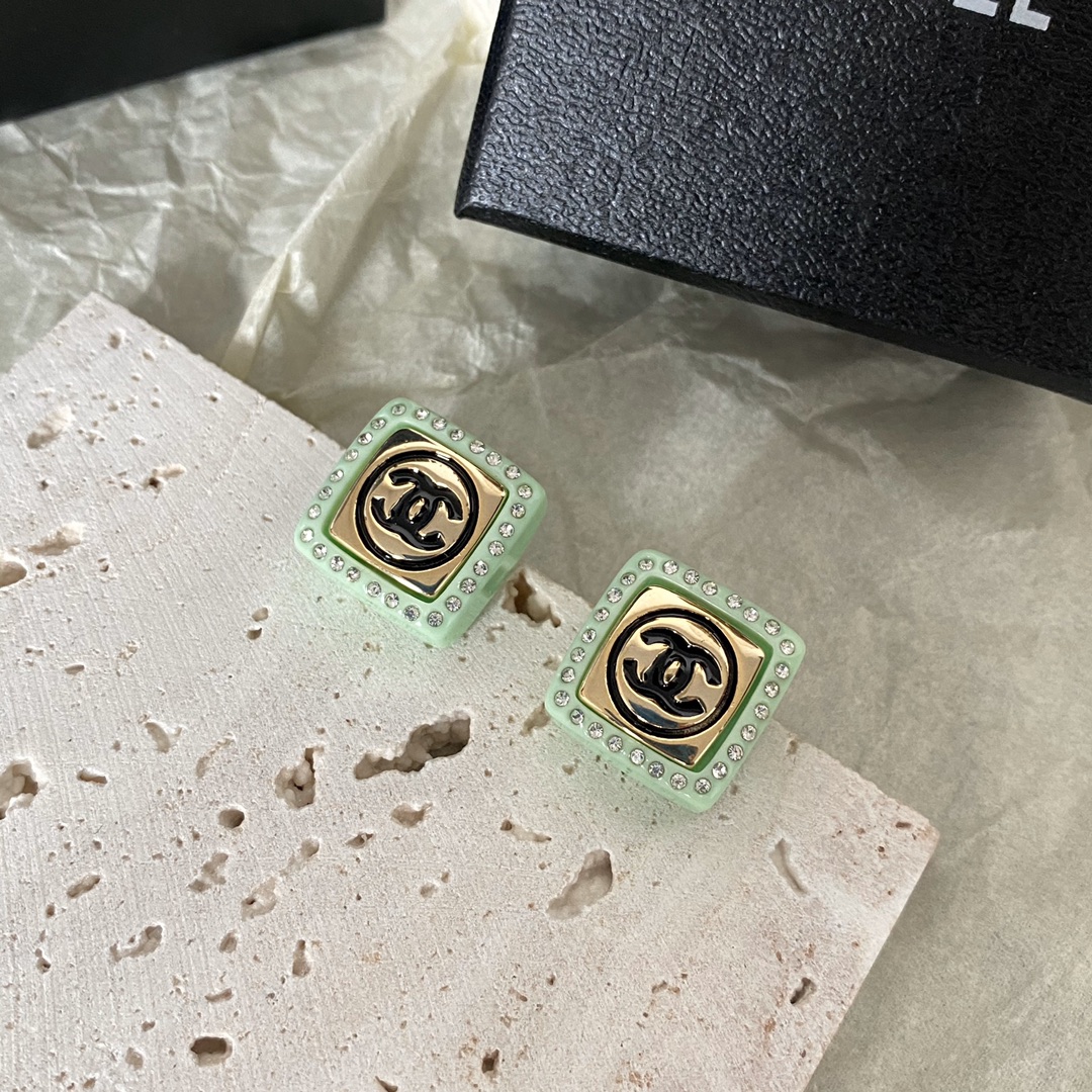 A726  Chanel green earrings 109545