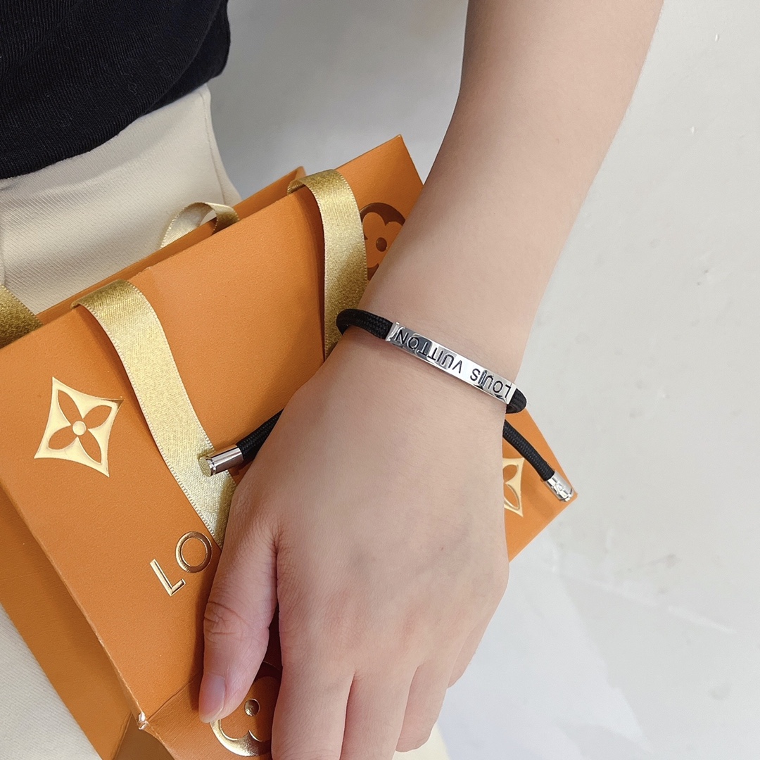 S328  LV Bracelet 109533