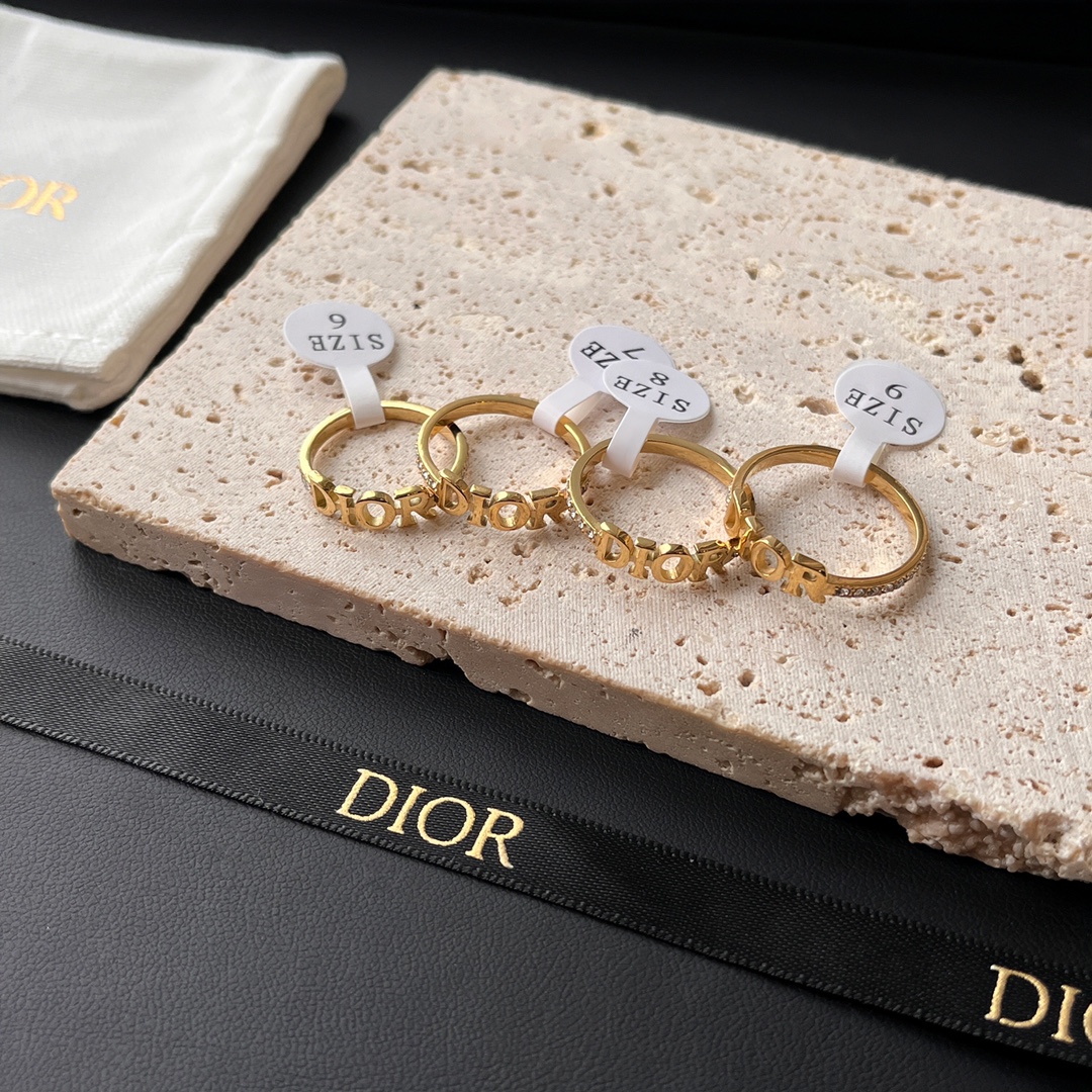 J085  Dior ring 109526