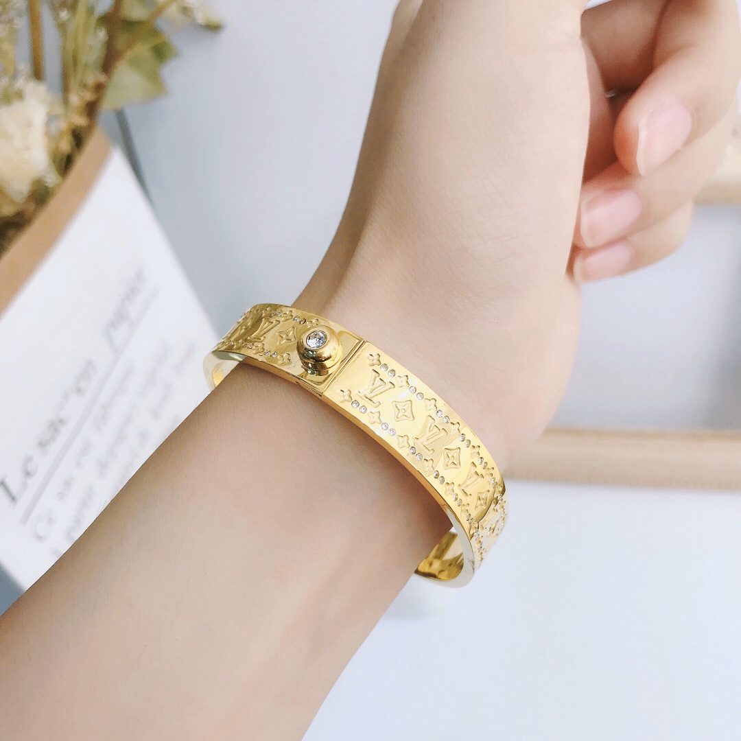 S047  LV Bracelet 109626