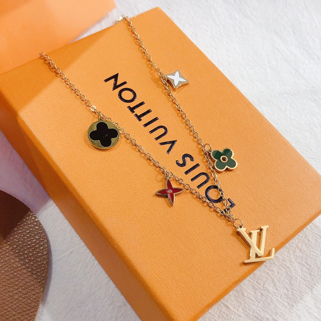 X284 LV necklace 109624