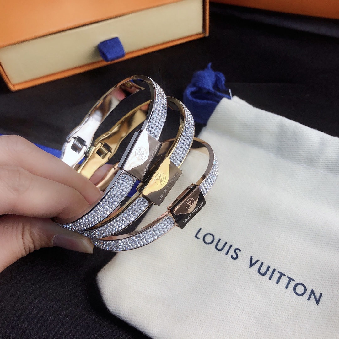 S126  LV Bracelet 109622