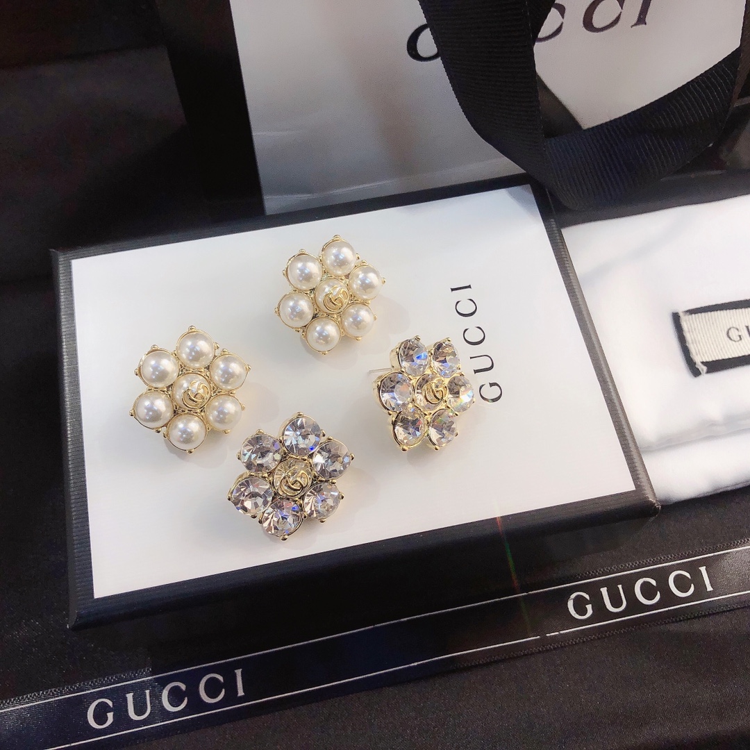 A412  Gucci pearls/diamonds earrings 109605