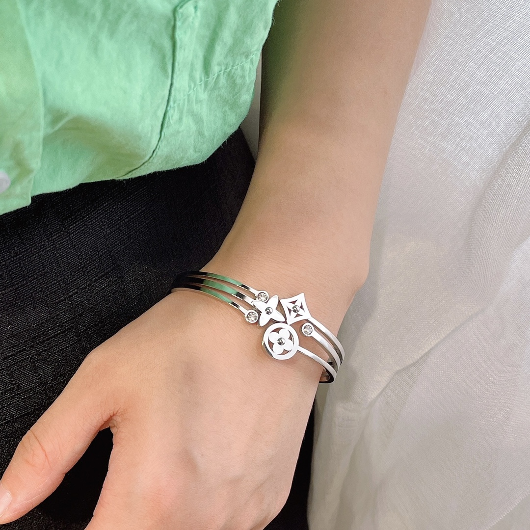 S332 LV Bracelet 109579