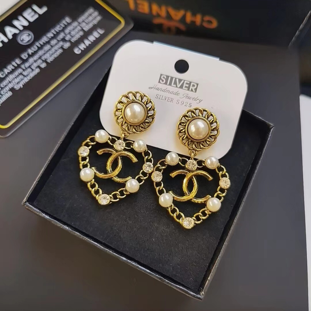 Chanel earrings 109572