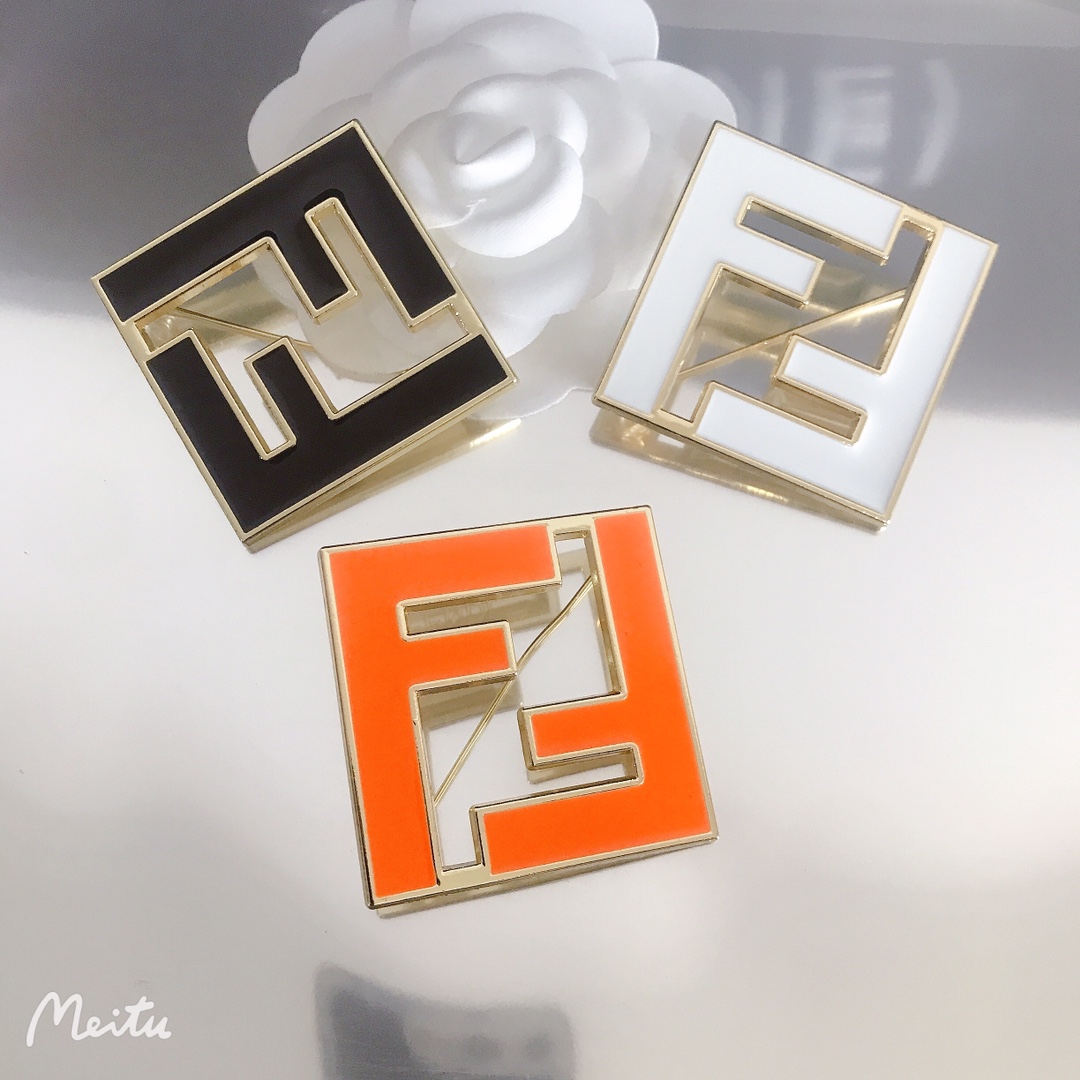 Fendi brooch 109637