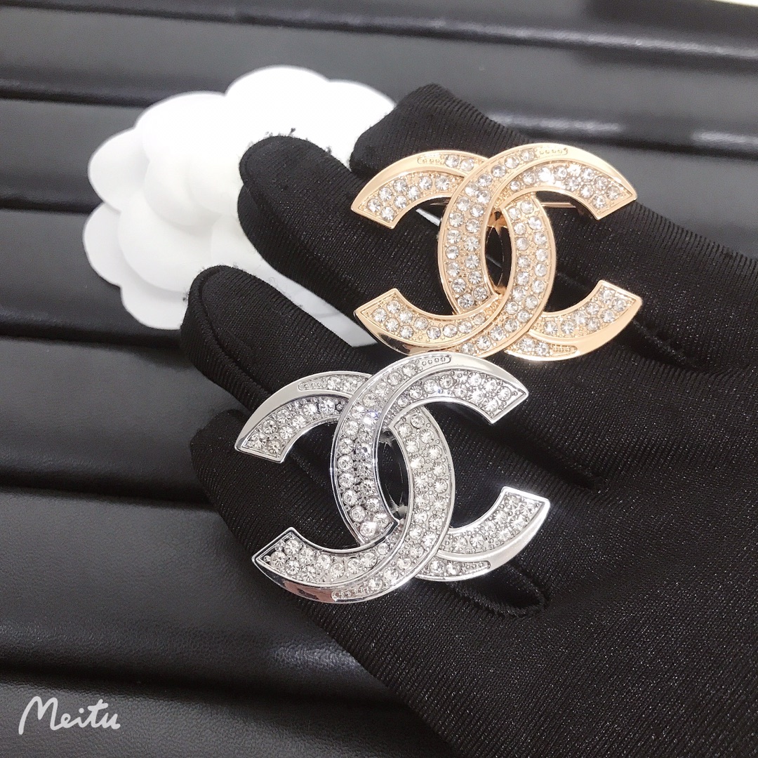 Chanel brooch 109641