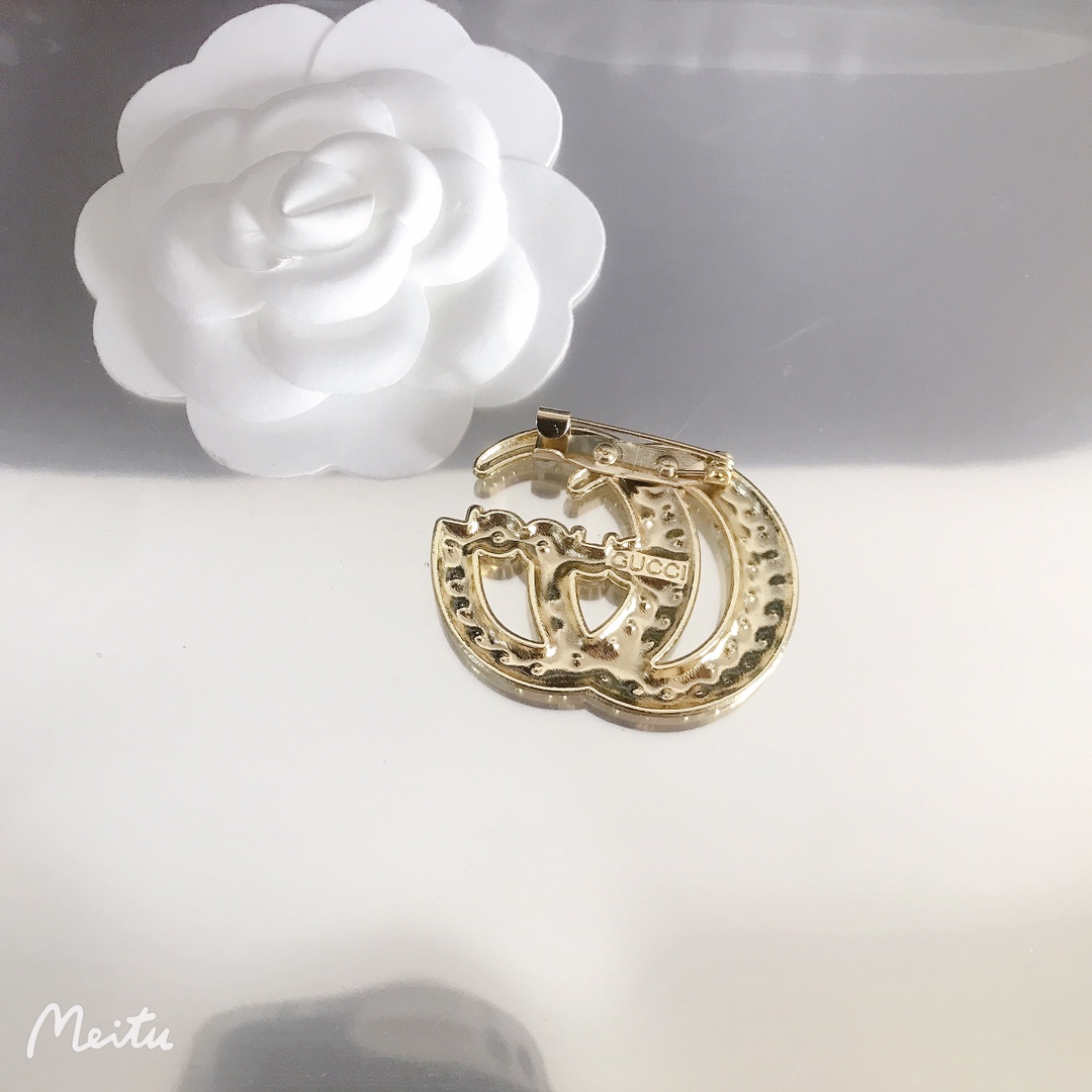 Gucci brooch 109643