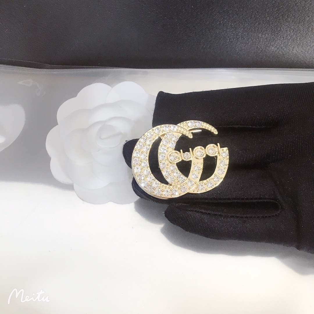 Gucci brooch 109643