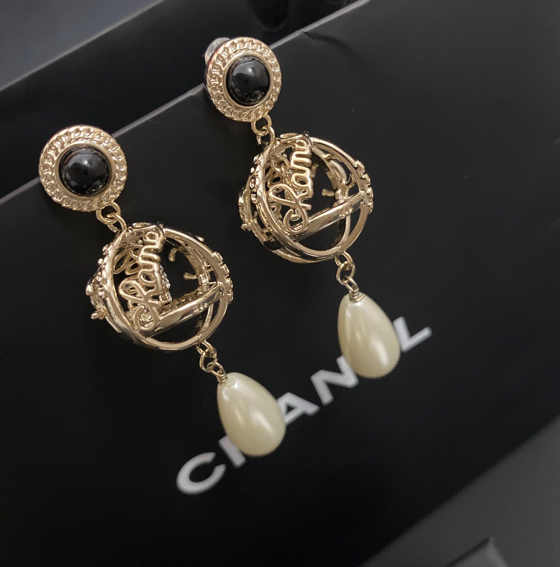 A195  Chanel earrings 109676