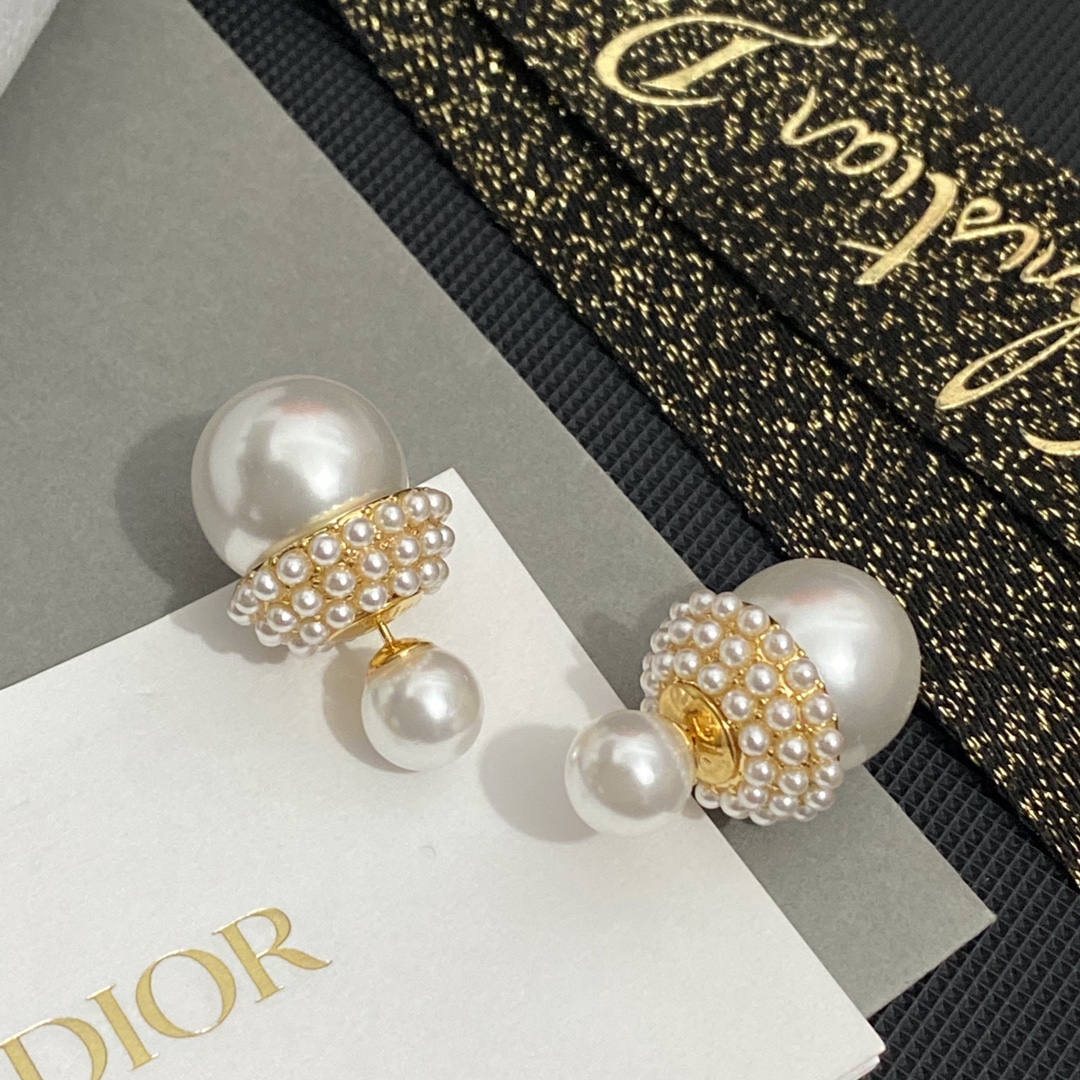A1006 Dior pearls earrings 109666