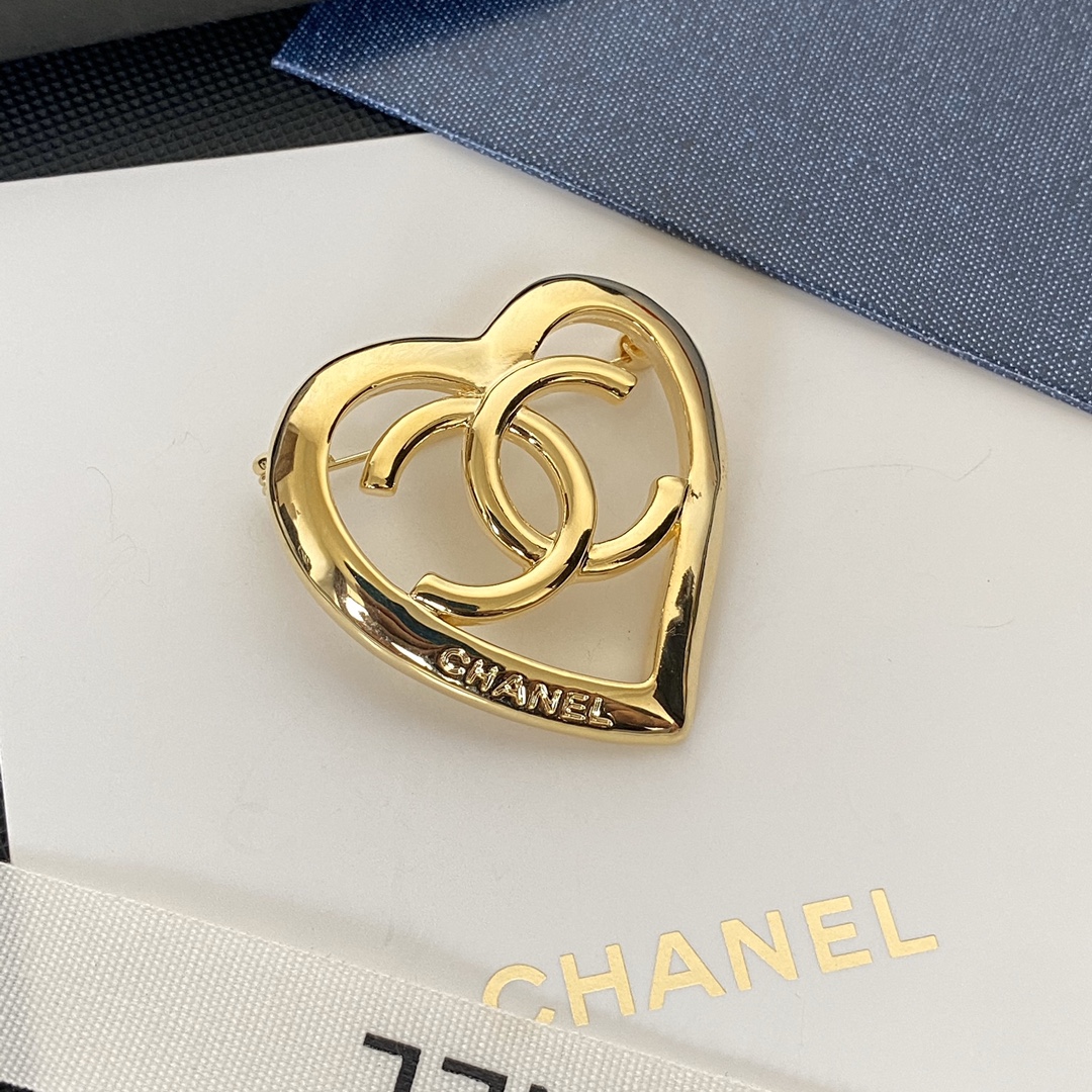 C227 Chanel brooch 109661