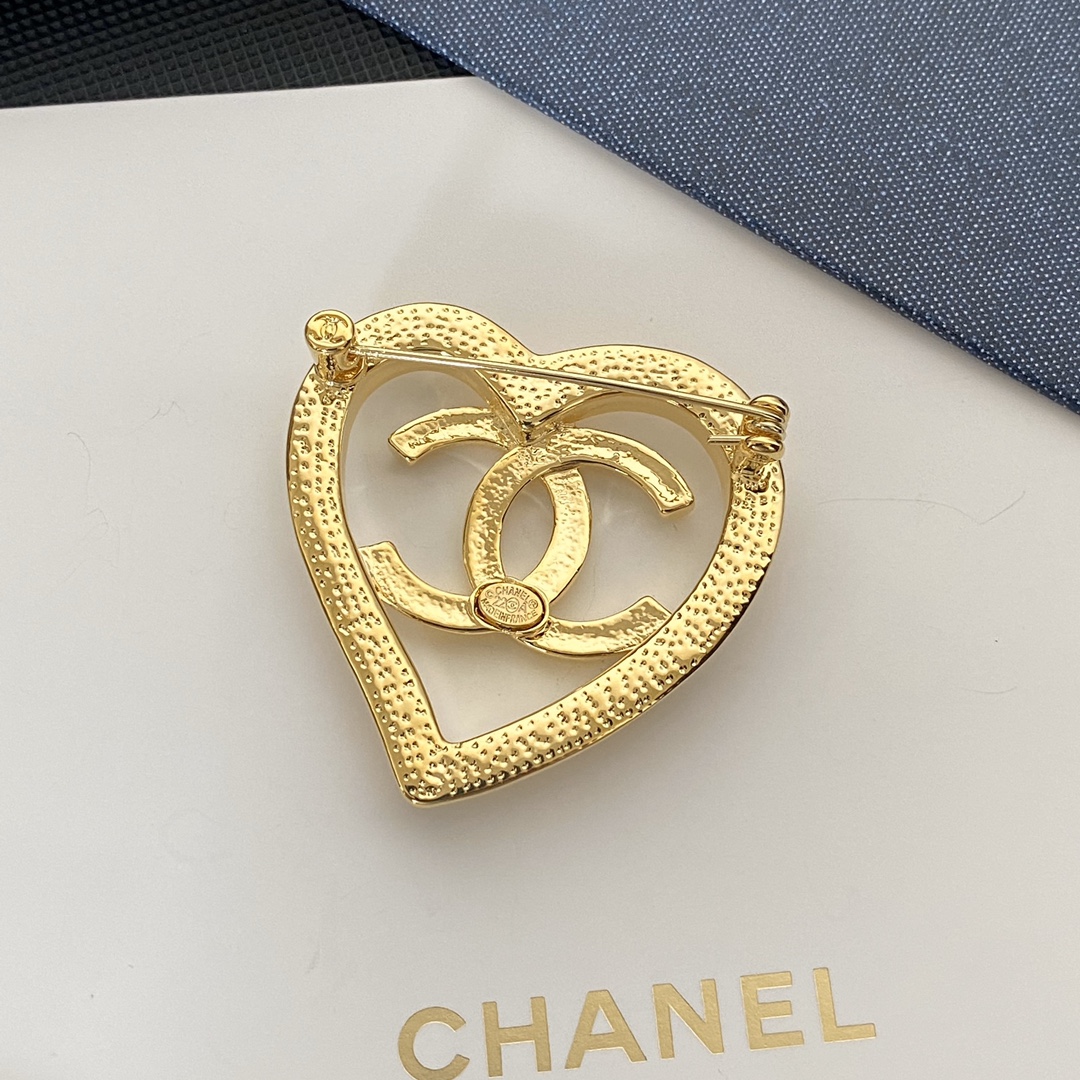 C227 Chanel brooch 109661