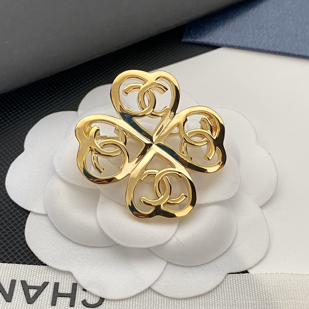 C223 Chanel brooch 109660