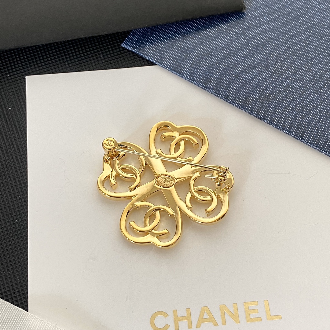 C223 Chanel brooch 109660