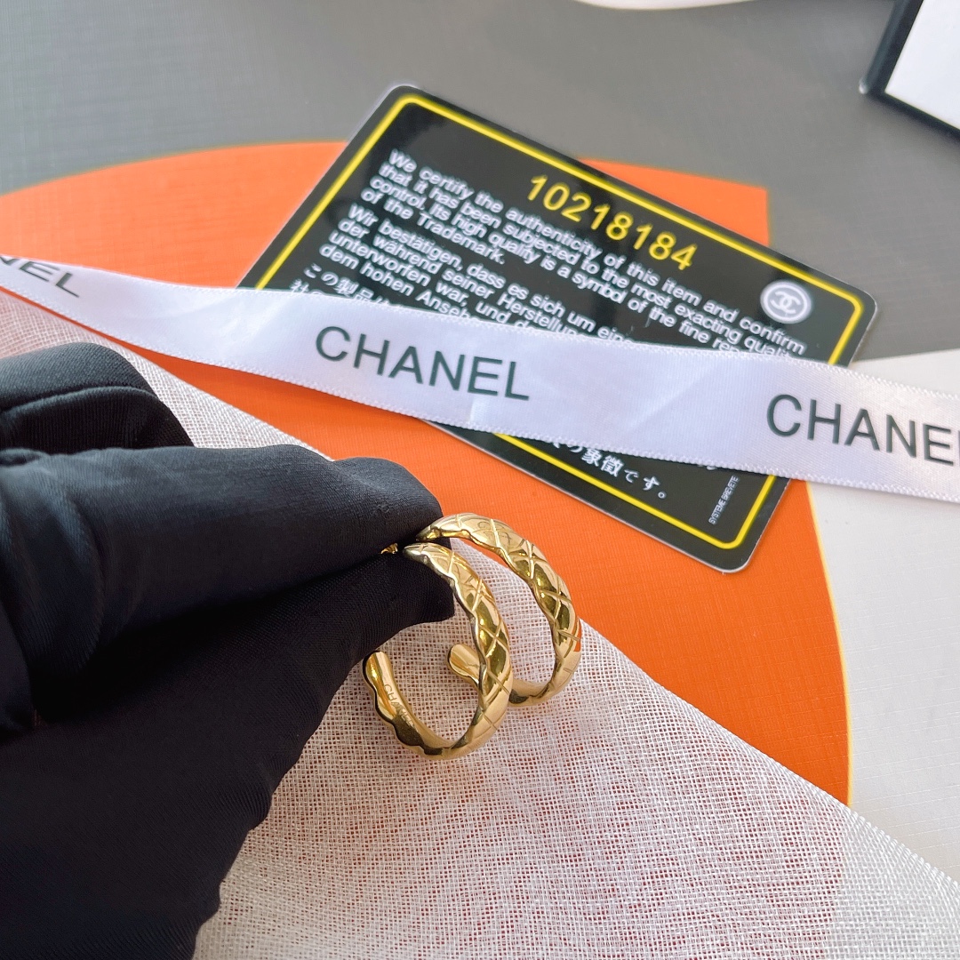 A772 Chanel gold hoop earrings 109734