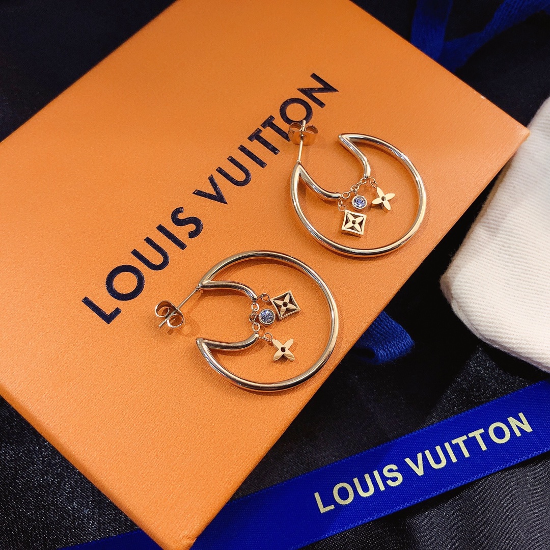 A426  LV earrings 109730