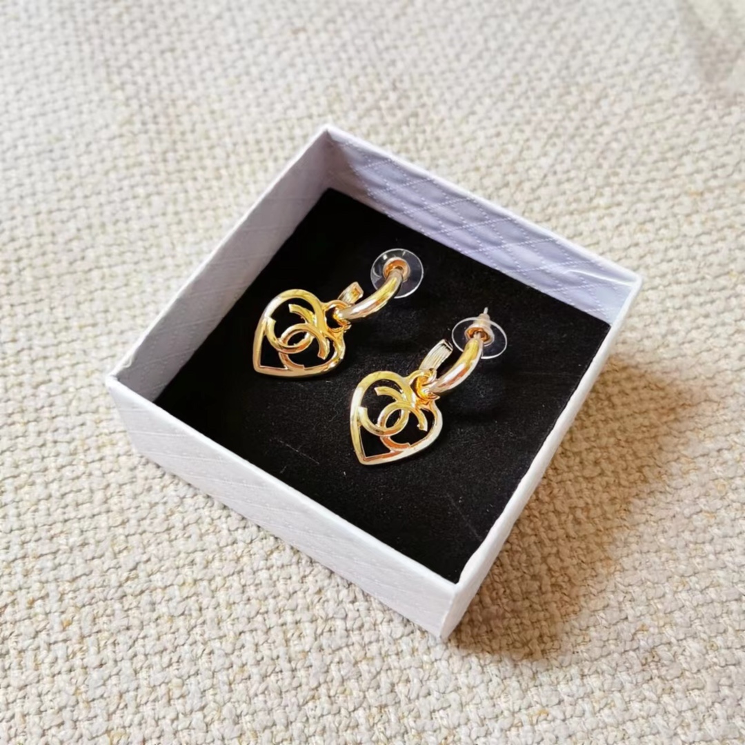 Chanel earrings 109716