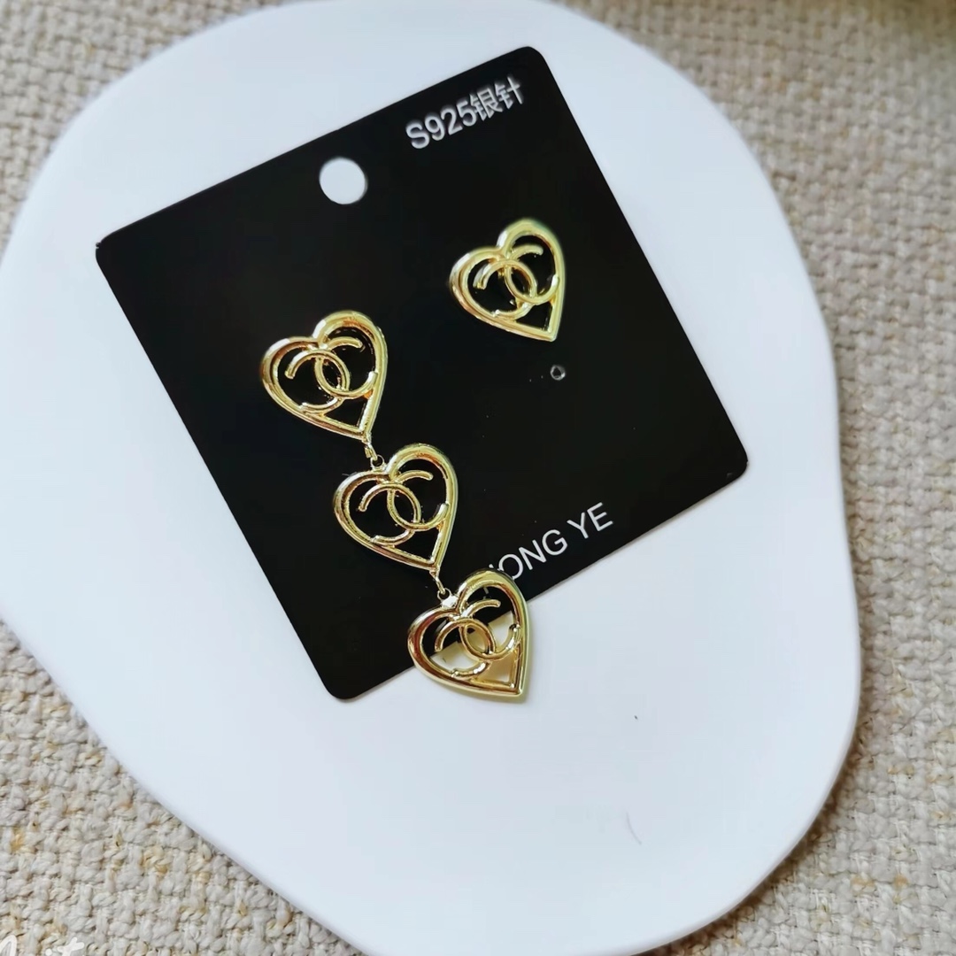 Chanel earrings 109713
