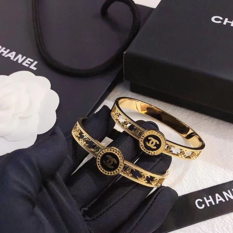 Chanel gold vintage bracelet 1pcs 109707