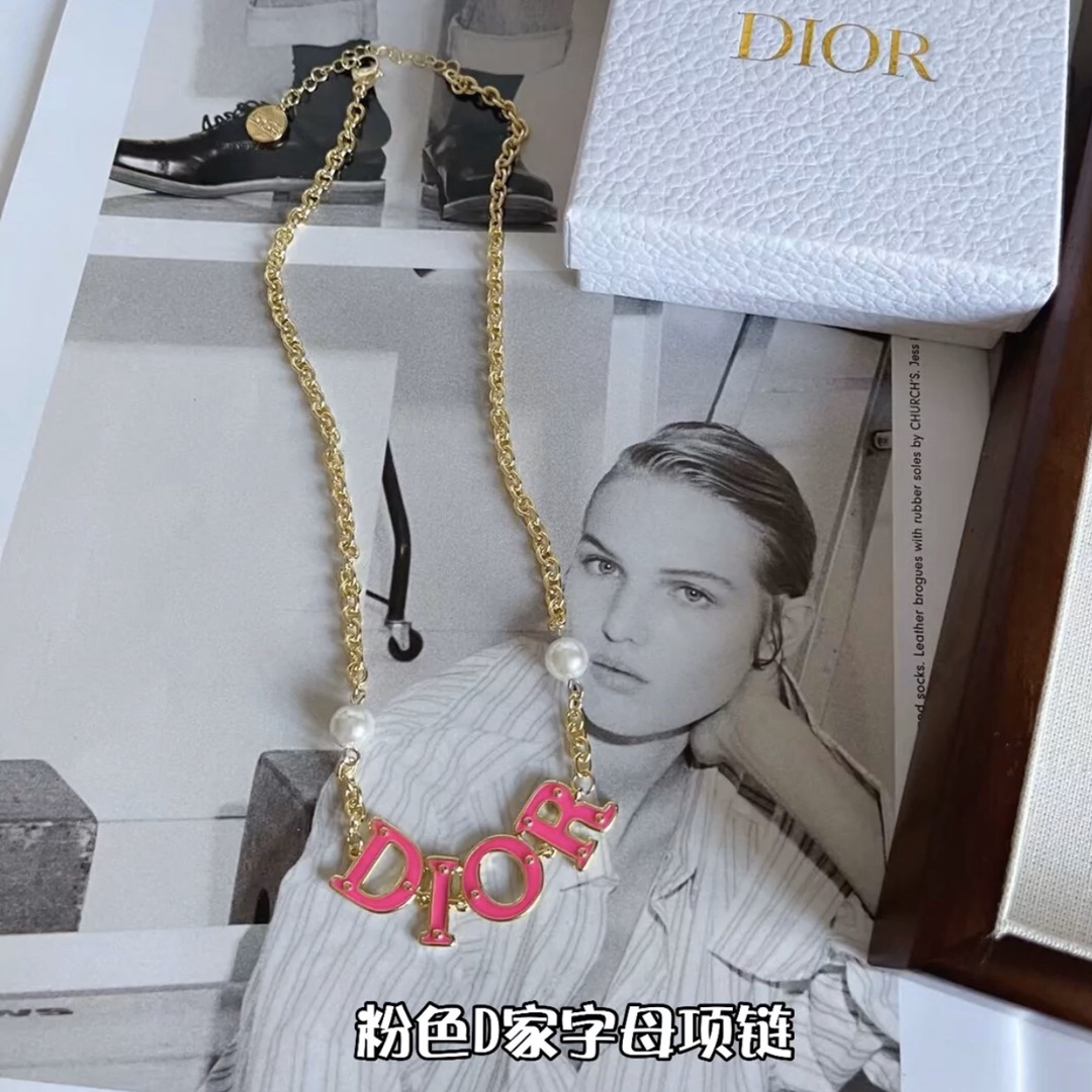 Dior Pind pearls necklace 109706