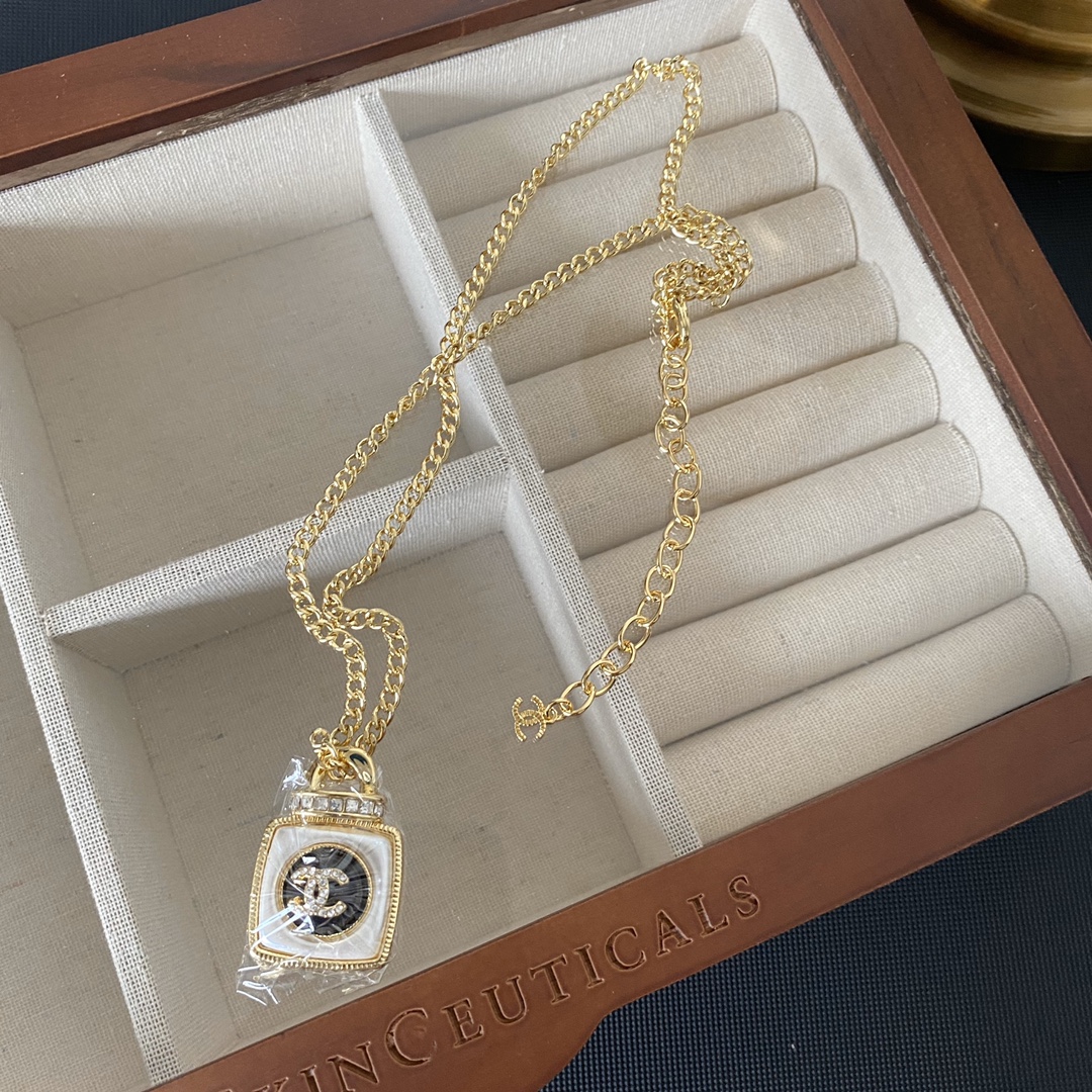 B251 Chanel necklace 109778