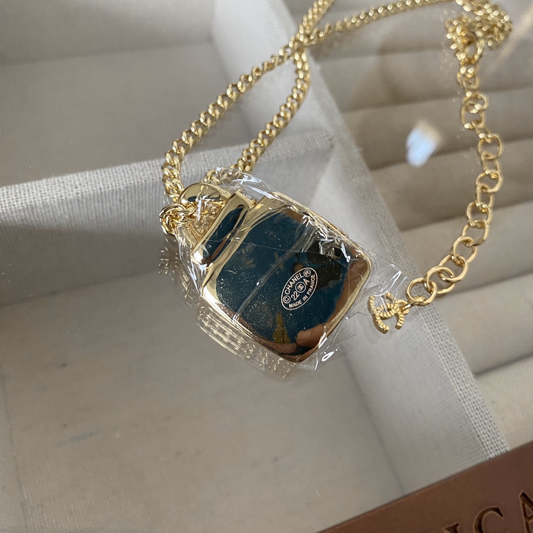 B251 Chanel necklace 109778