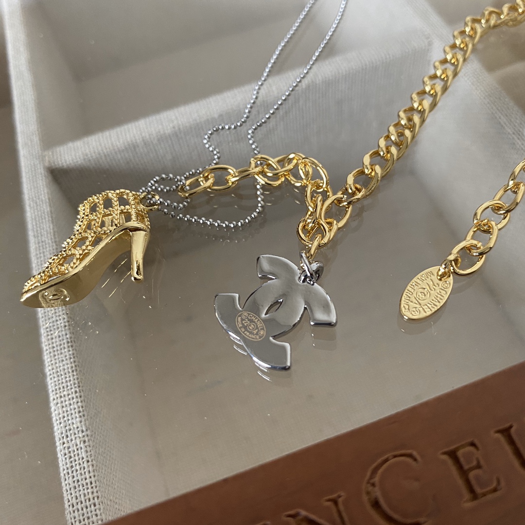 B252 Chanel necklace 109777