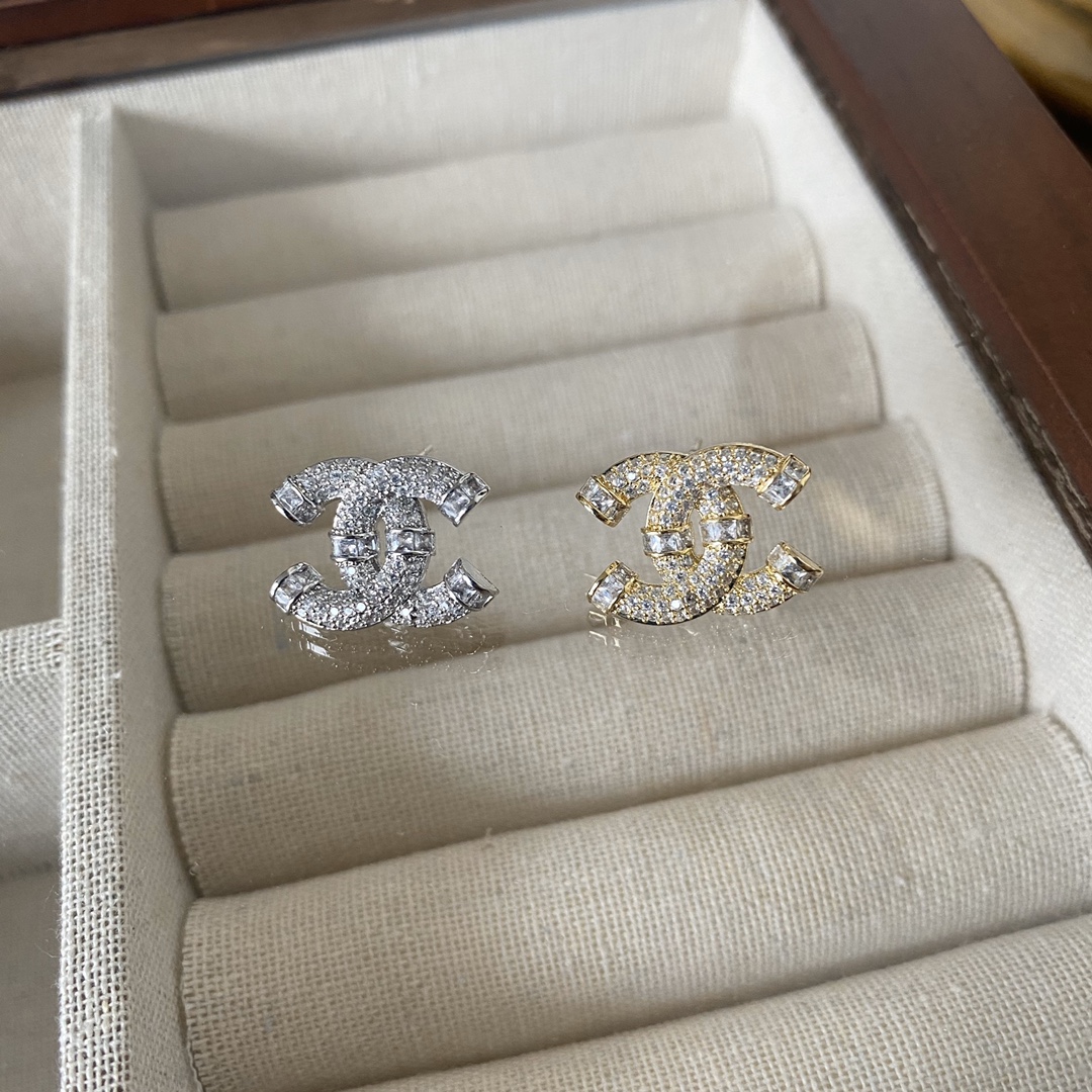 A836 Chanel earrings 109770