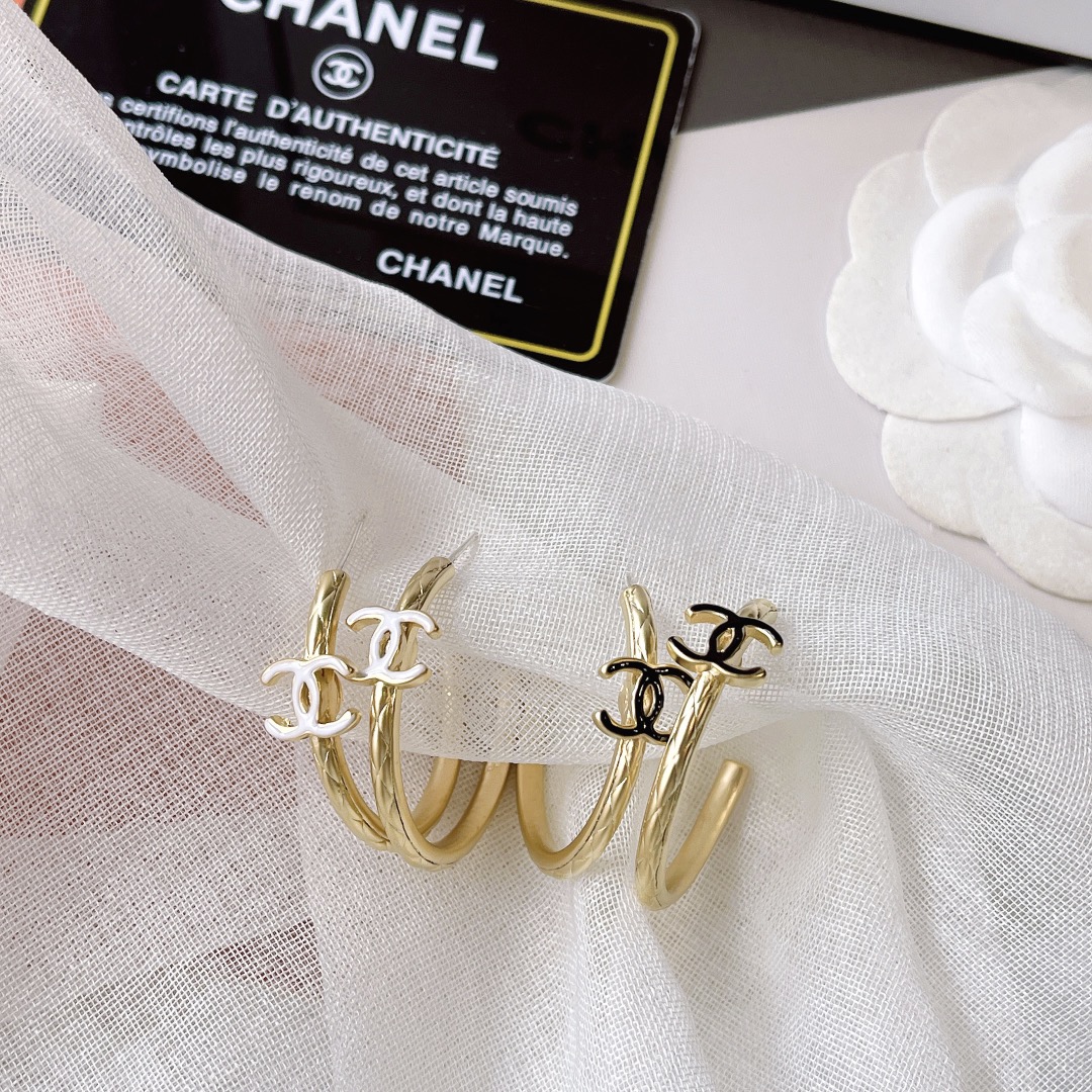 A784  Chanel hoop earrings 109756