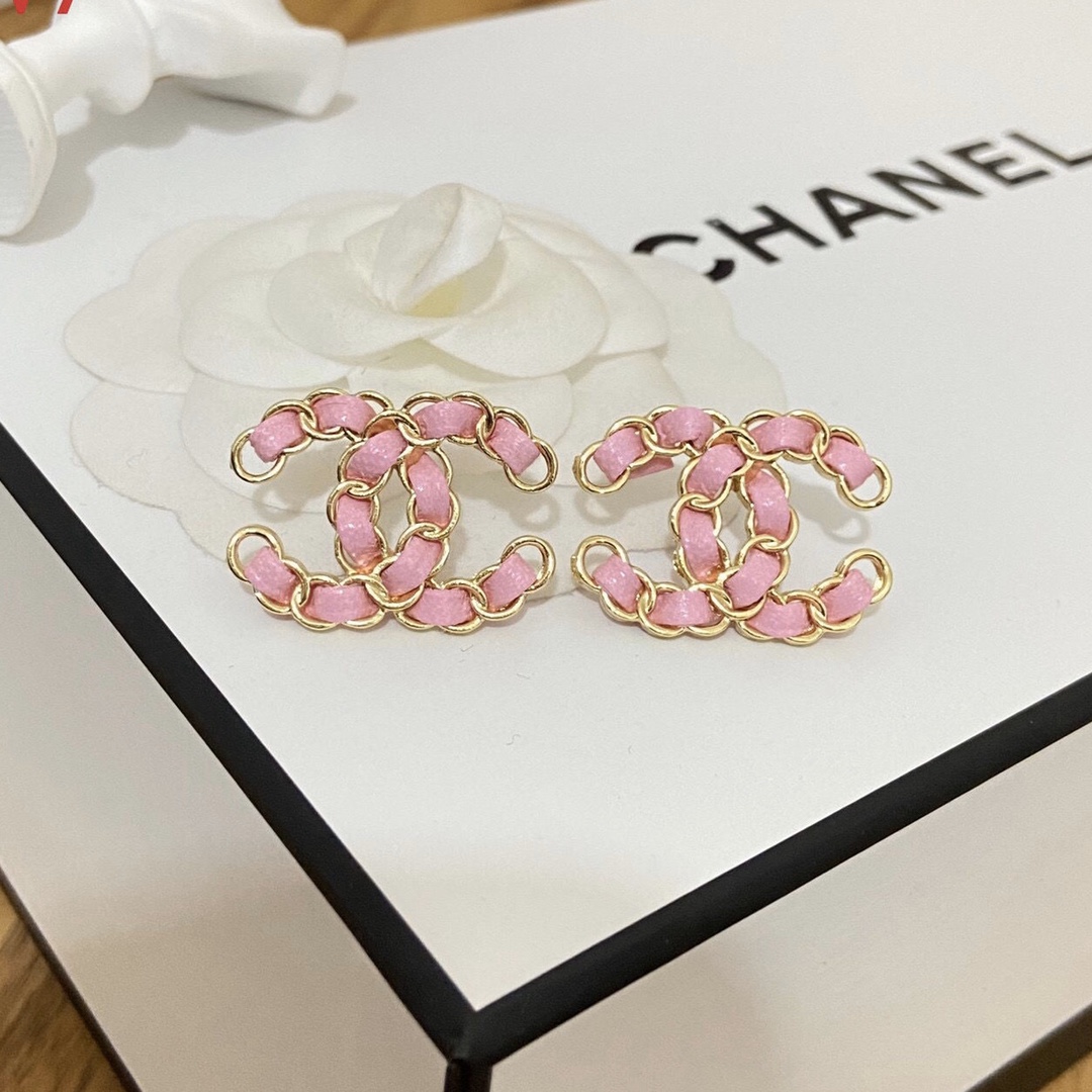 Chanel pink leather earrings 109740